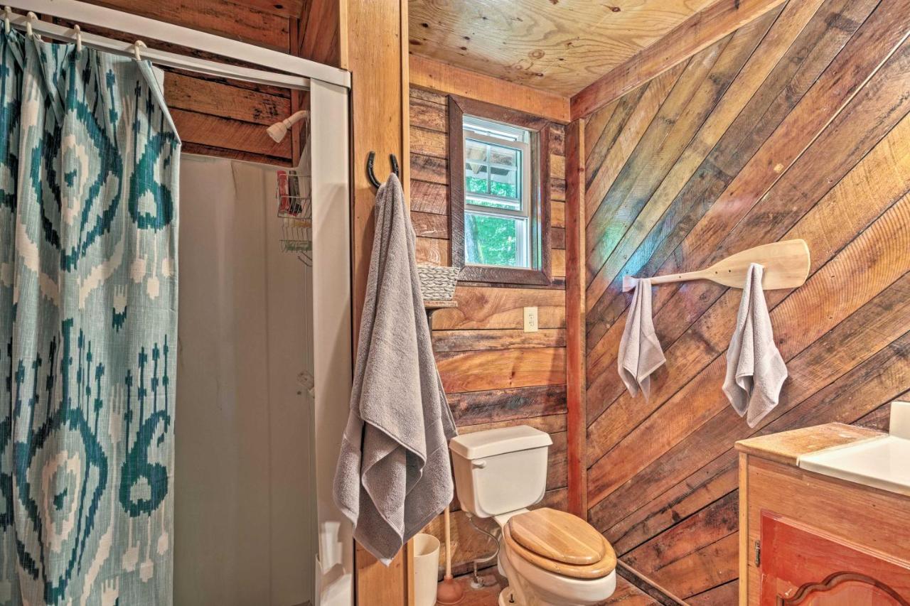 Creekside Cabin With Deck In Pisgah Forest! Barnardsville Екстериор снимка