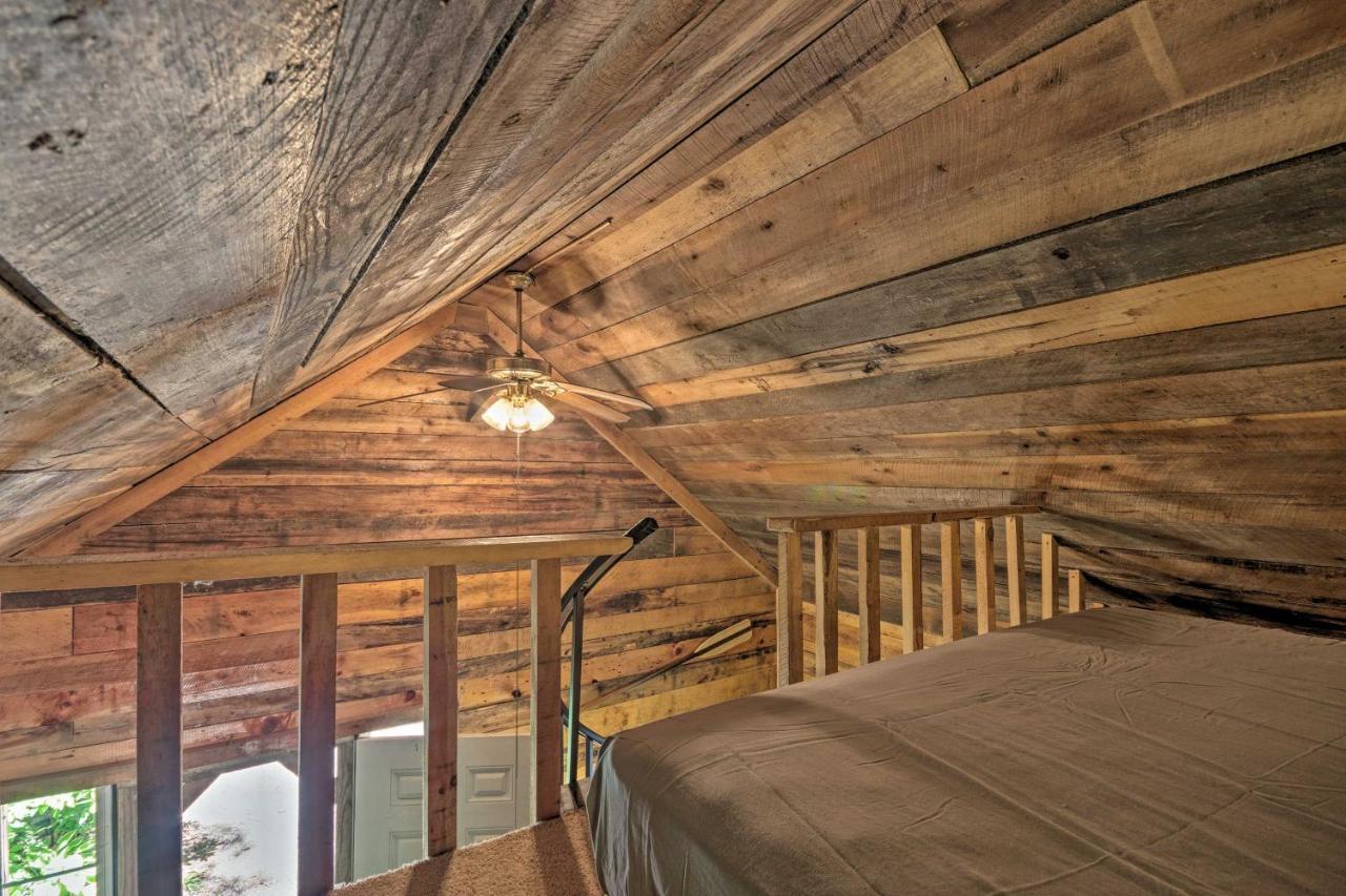 Creekside Cabin With Deck In Pisgah Forest! Barnardsville Екстериор снимка